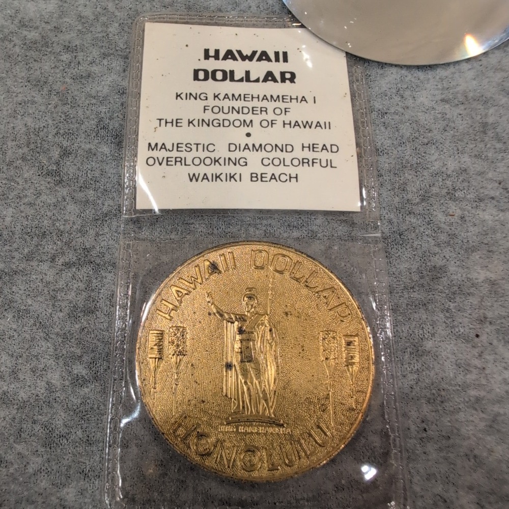 Hawaii Dollar Honolulu King Kamehameha Diamond Head Souvenir Coin Liberty House - Picture 4 of 5